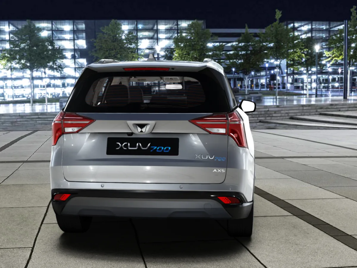 Mahindra XUV 700 AX5 Petrol ESP